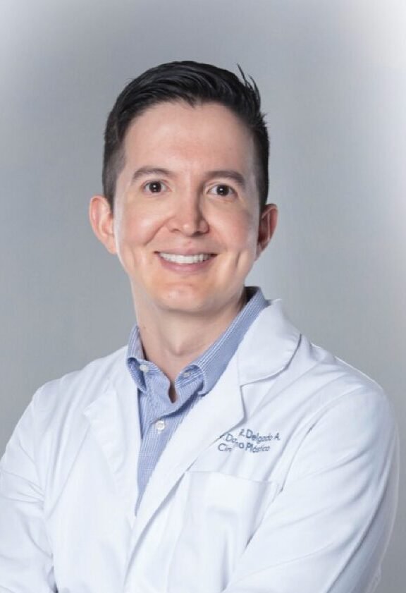 Dr David Delgado, Cirujano plástico - Clínica BeDharma