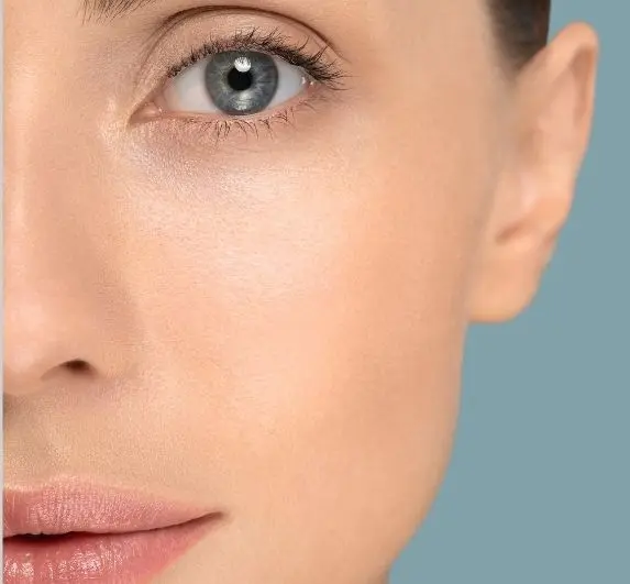 Aplicación de esperma de salmón en el rostro - Clínica BeDharma - Medellín, Colombia