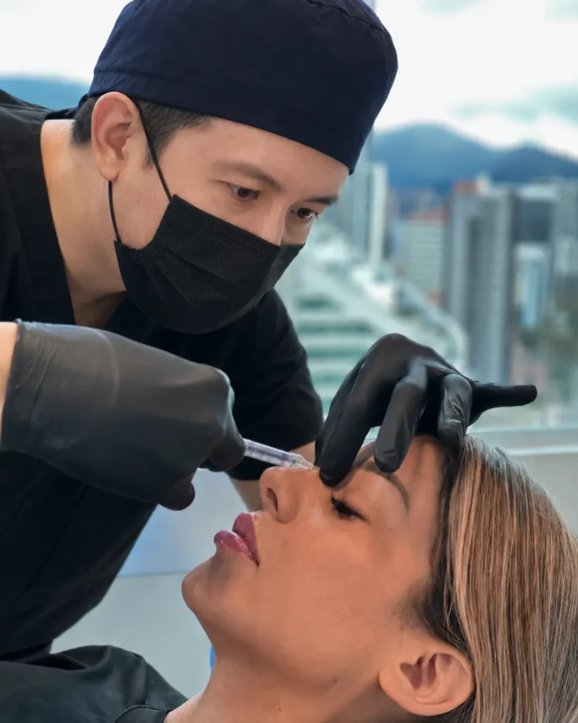 Aplicación de ácido hialurónico en Medellín - Clínica estética Be Dharma - David Delgado Cirujano plástico